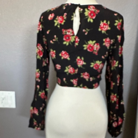 ZARA Women's Floral Crop Top Key-Hole Long Sleeve Zip Red- Black - Picture 5 of 13